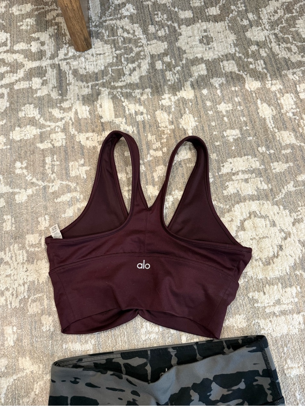 ALO Yoga Maroon Ruched V‑Neck Sports Bra - Picture 3 of 4
